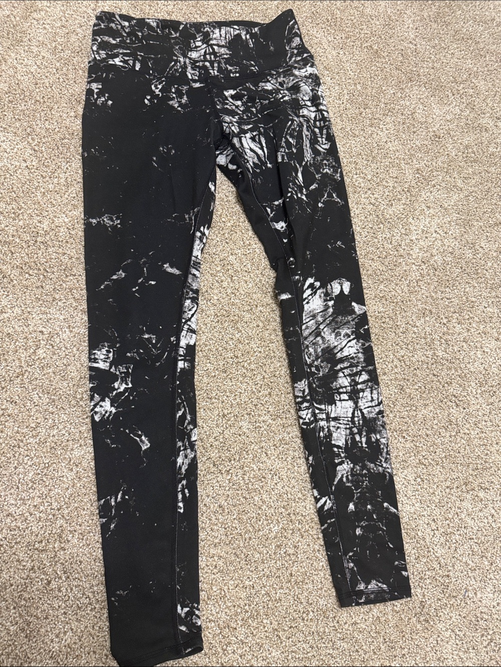 ALO Yoga Black and White Marble Print Leggings